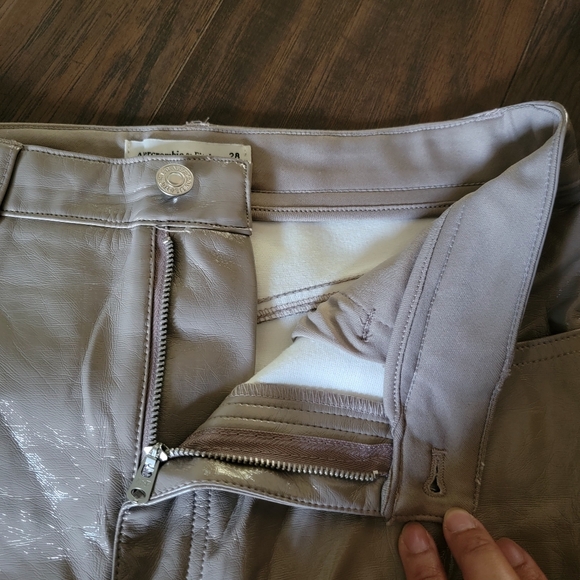 A&F Curve Love Ivory 90s Straight Ultra High Rise Vegan Faux Leather Pants Sz 28 - Picture 7 of 11